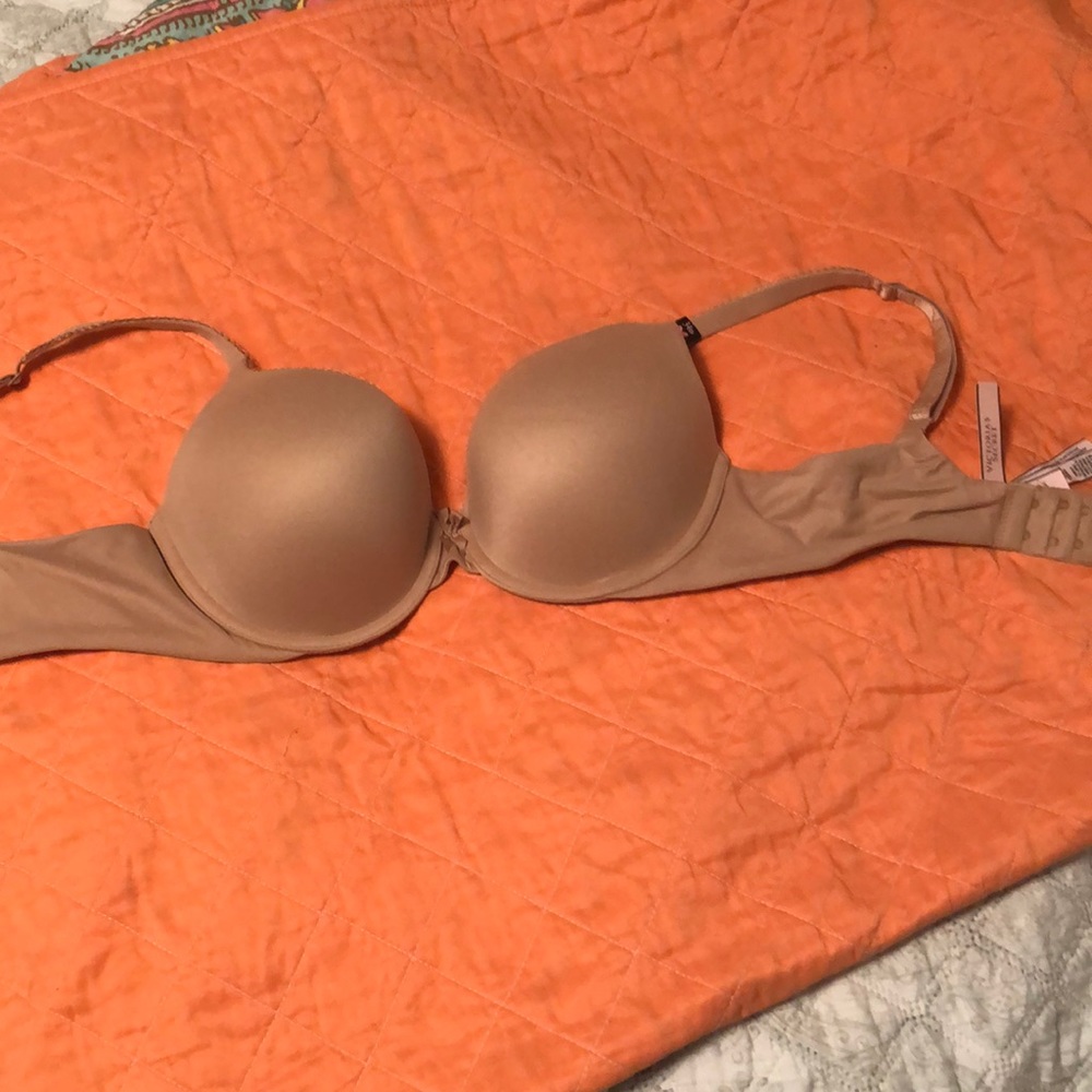 NWT 34D Victoria’s Secret perfect shape bra with underwire